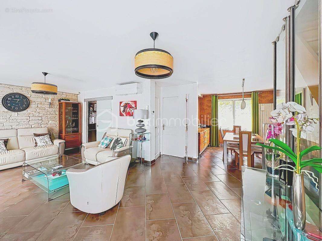 Maison à VIGNEUX-SUR-SEINE