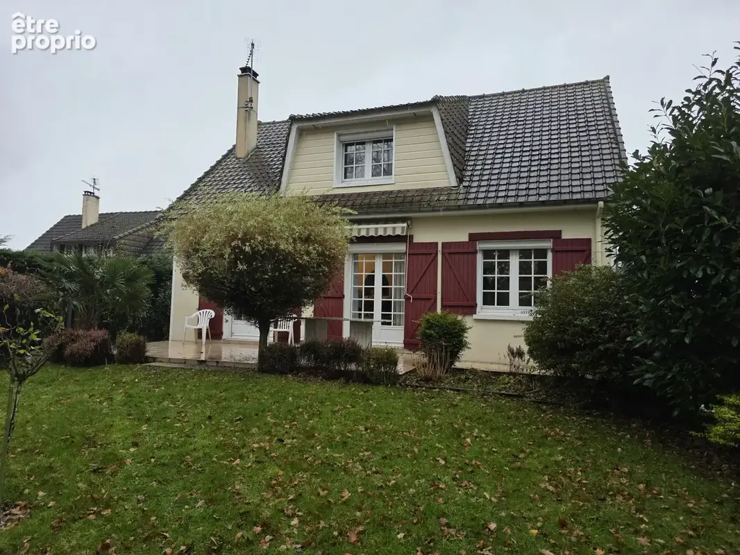 Maison à GREGES