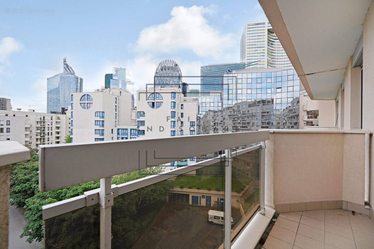Appartement à COURBEVOIE