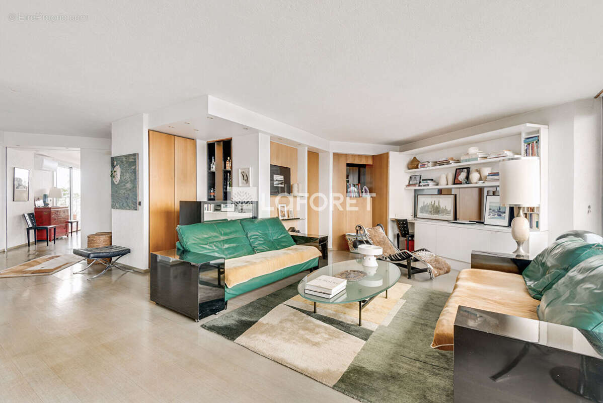 Appartement à PARIS-14E