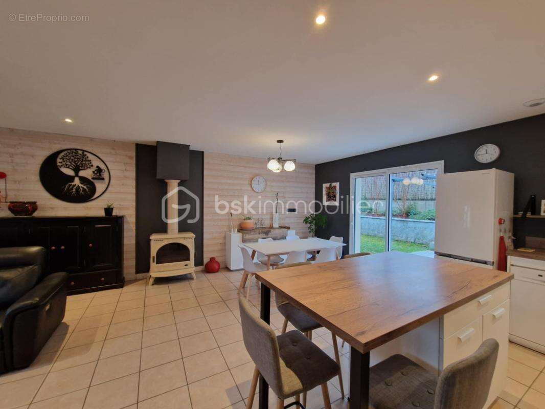 Maison à LA TOUR-DU-PIN