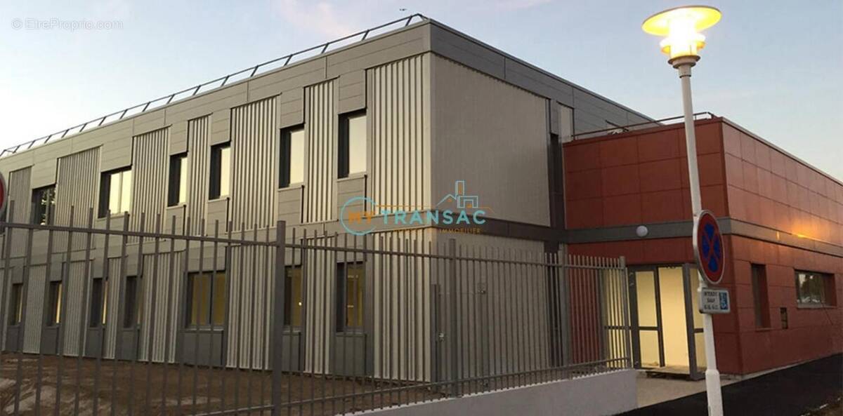 Commerce à VARENNES-JARCY