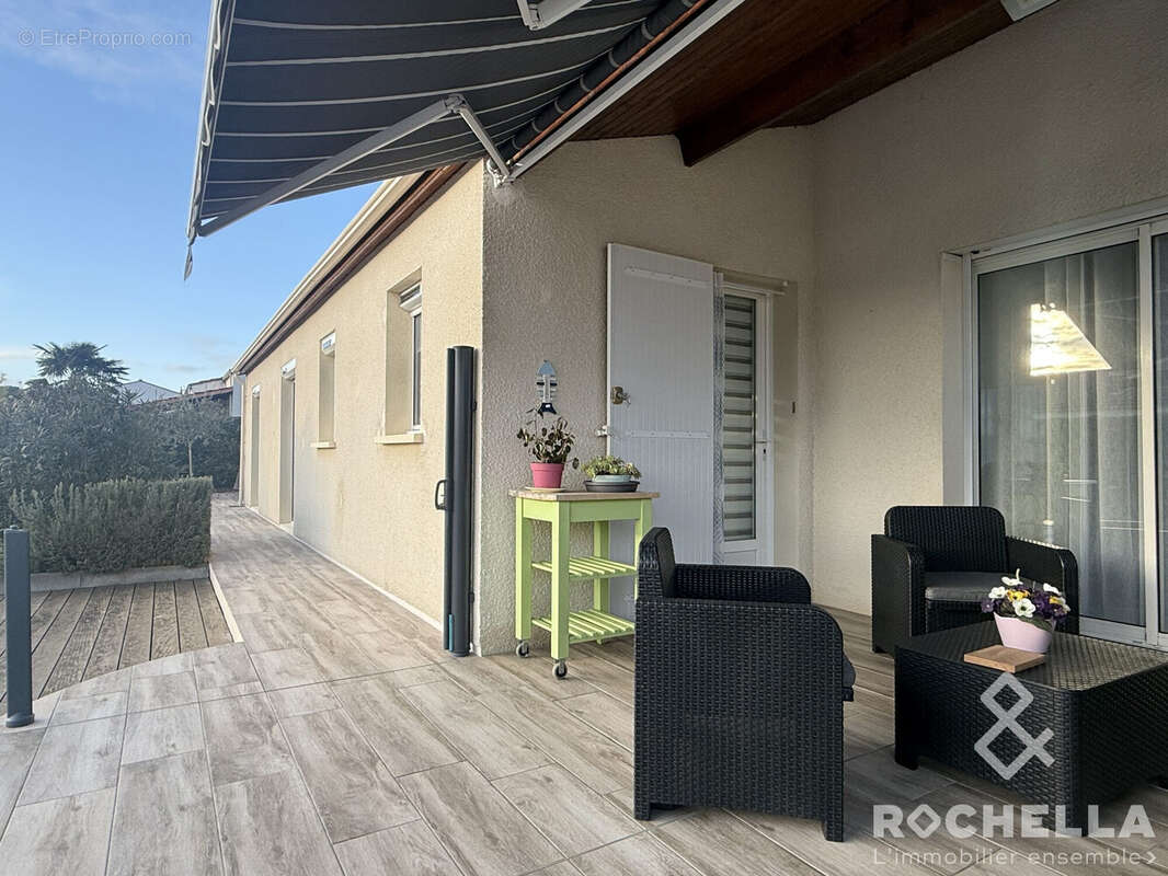 Terrasse - Maison à TONNAY-BOUTONNE