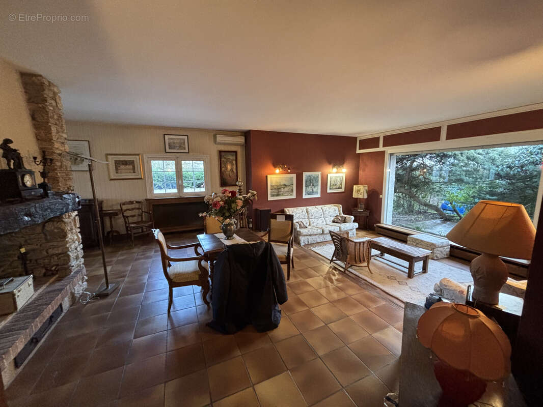 Maison à SAINTE-GENEVIEVE-DES-BOIS