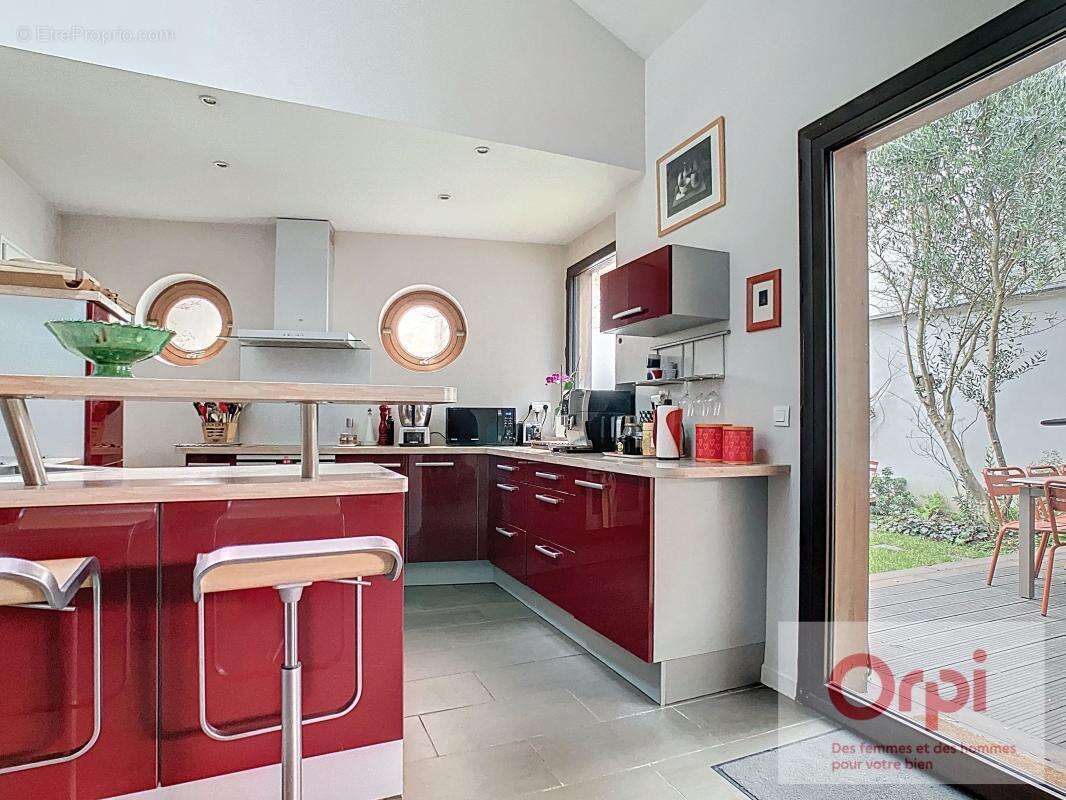 Maison à ISSY-LES-MOULINEAUX