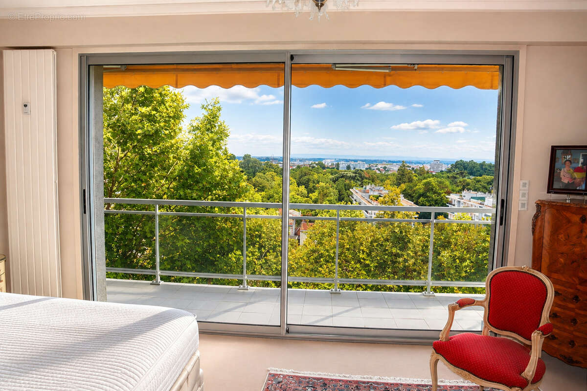 EXCLUSIF - CAUDERAN - PARC BORDELAIS - T5 (144m2) avec Grand balcon - Cave et Parking - photo 8