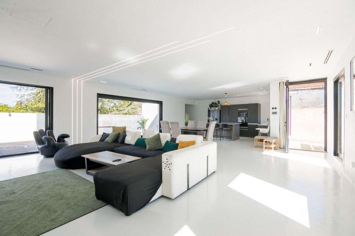 Maison à VIOLES