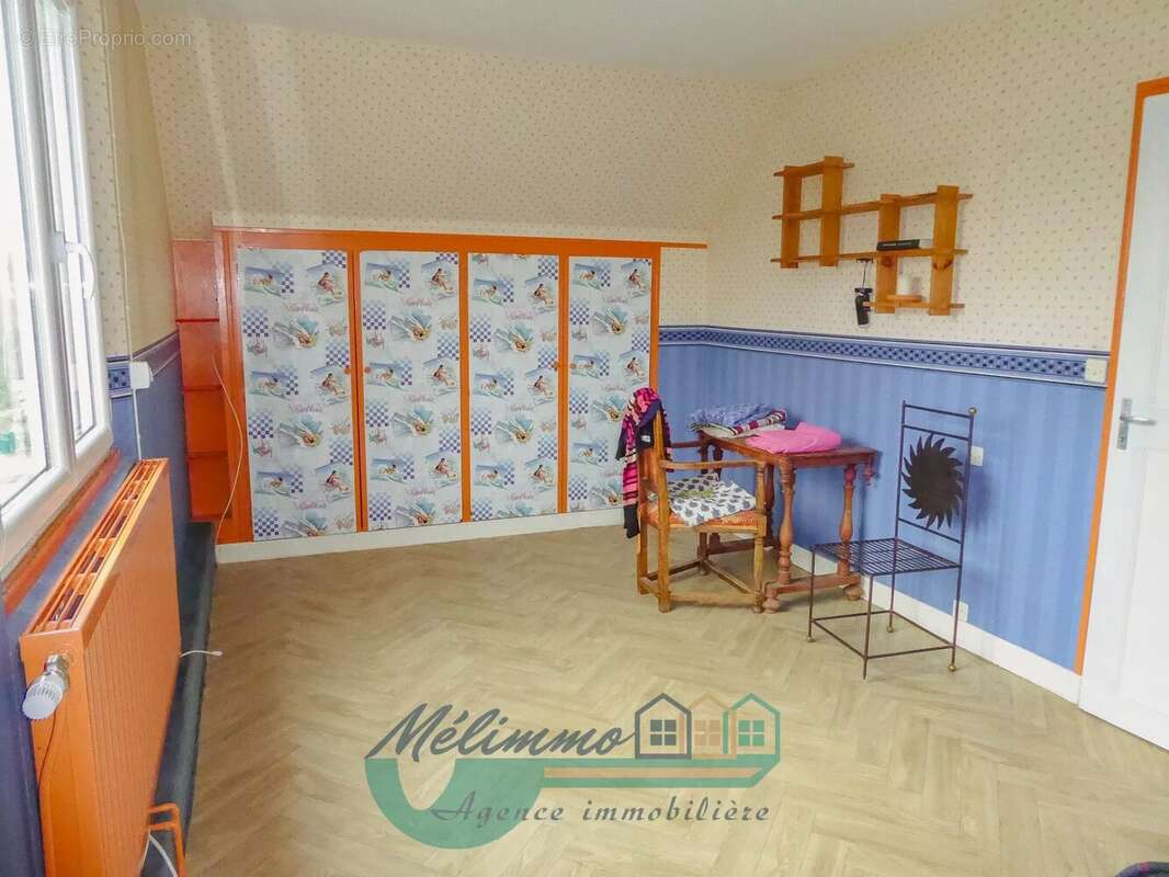 Maison 230 m² à Saint-Sauveur-En-Puisaye  - photo 2