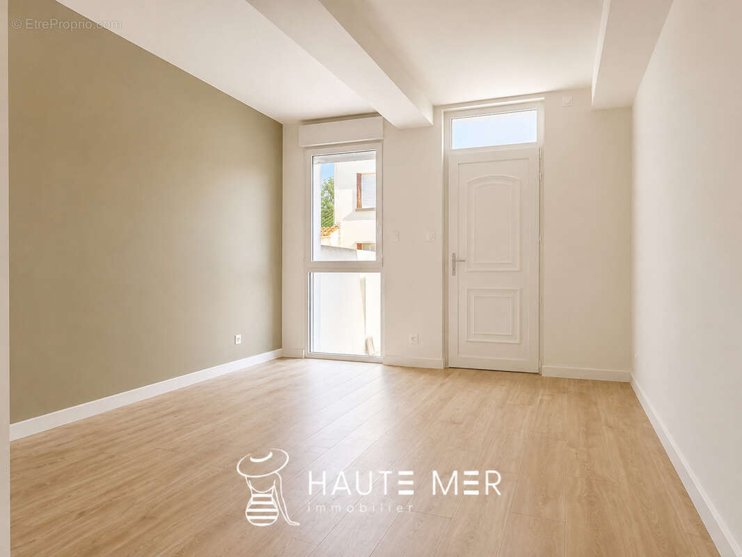 SAUMON - les Présidents - Appartement T4 avec grande cour et parking - photo 4