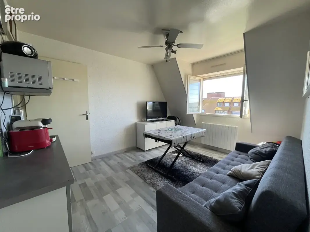 Appartement 2 pieces 25m2 renové vue mer ! vendu meublé ! - photo 4