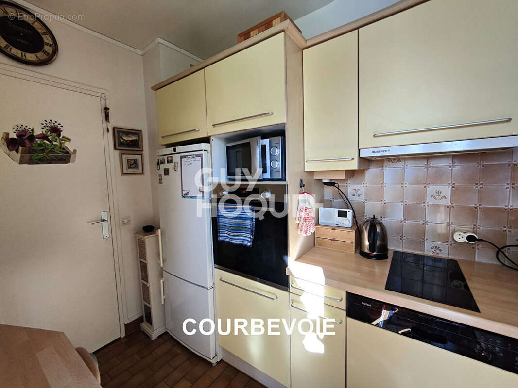 Appartement à COURBEVOIE