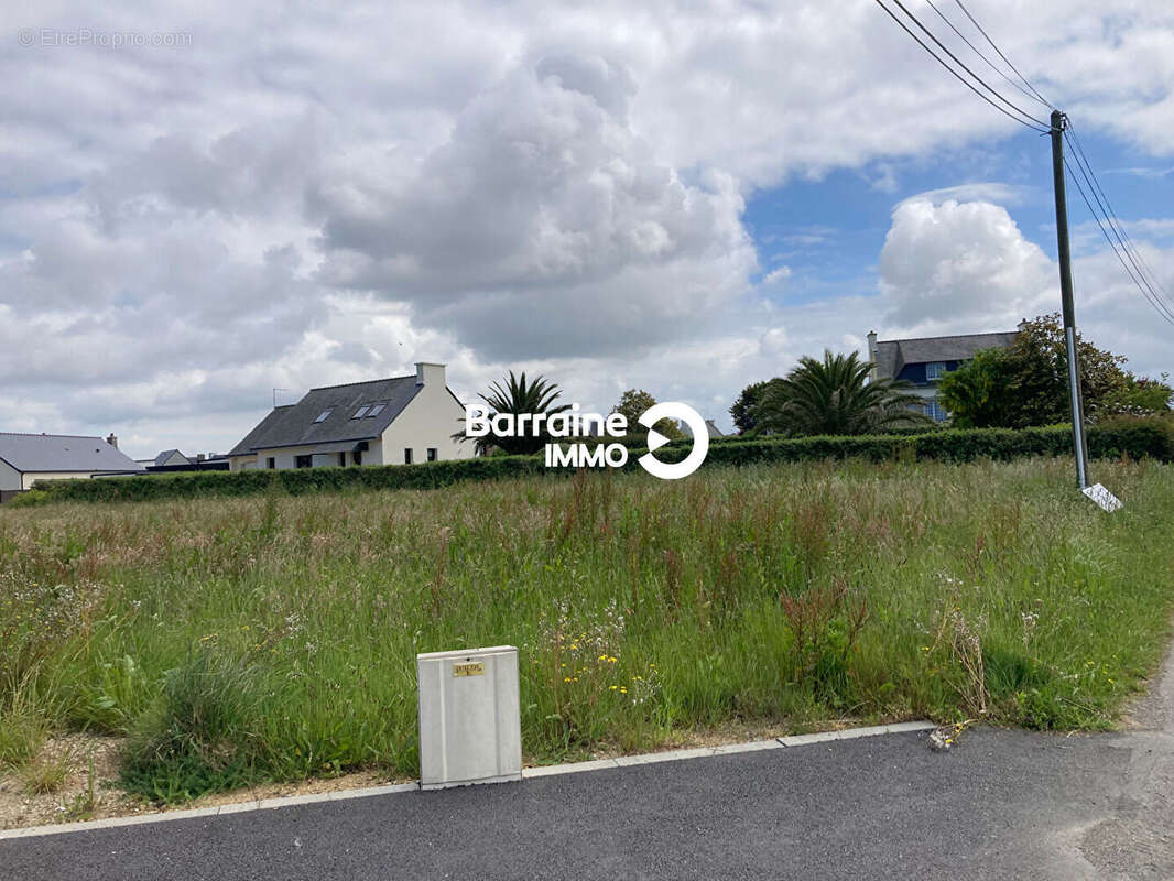 Terrain à PLOUGOULM