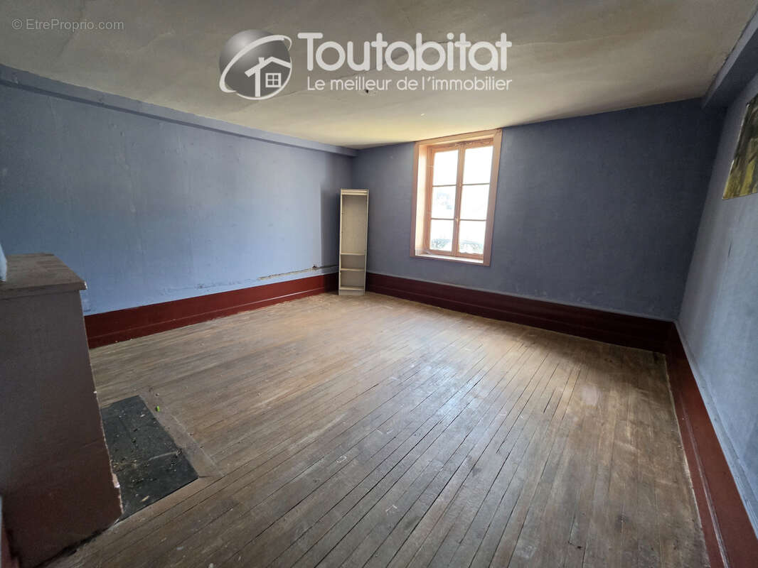 Appartement 840 m² à Sedan  - photo 5