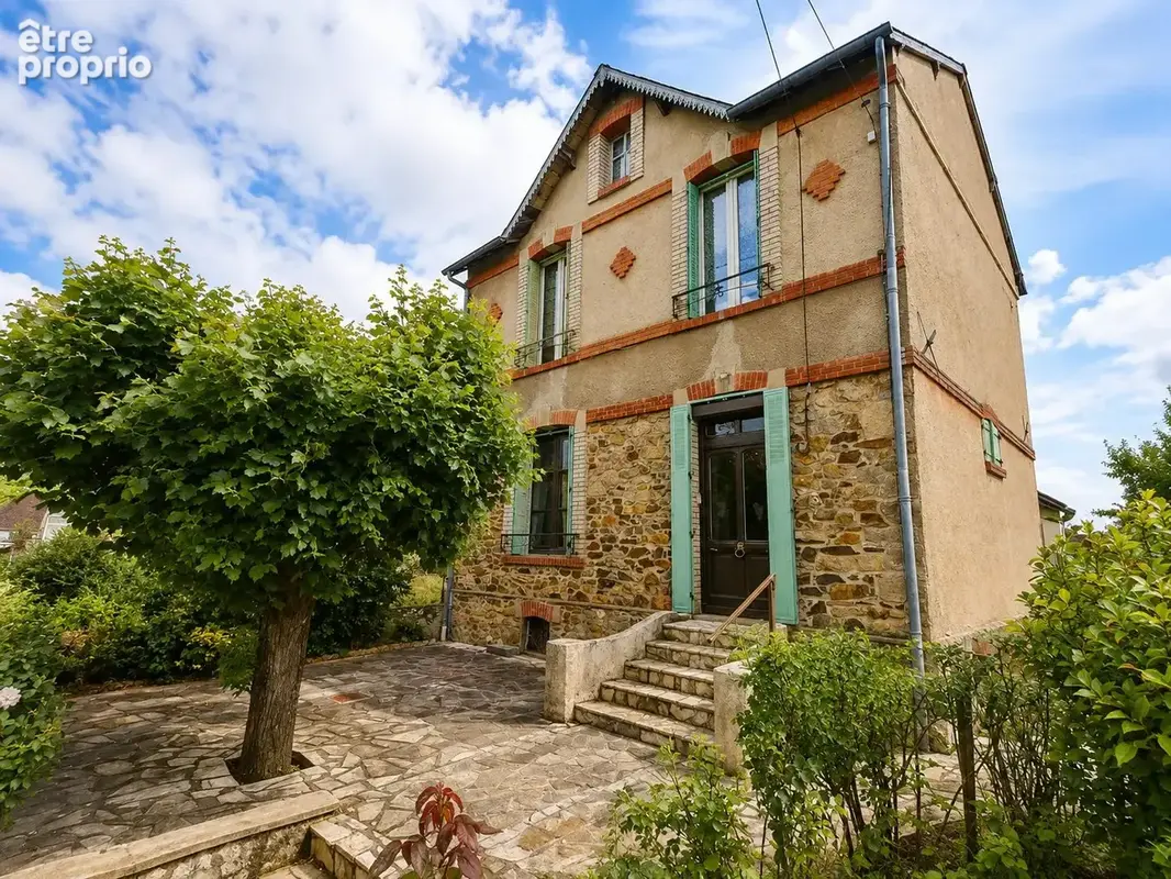 Maison à LUSSAC-LES-EGLISES