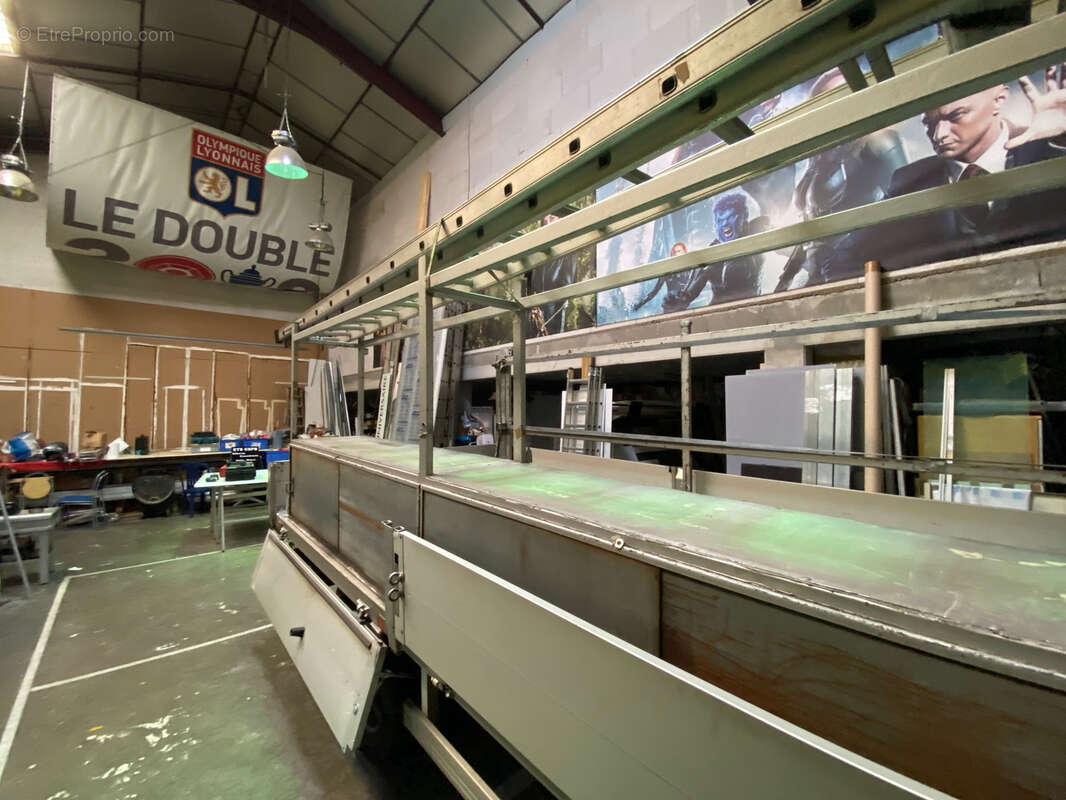 Commerce à SAINT-GENIS-LAVAL