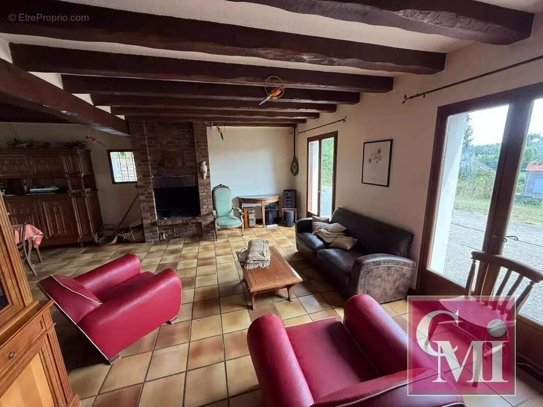 Exclusivite !! Pavillon familial avec piscine et grande dépe - photo 4