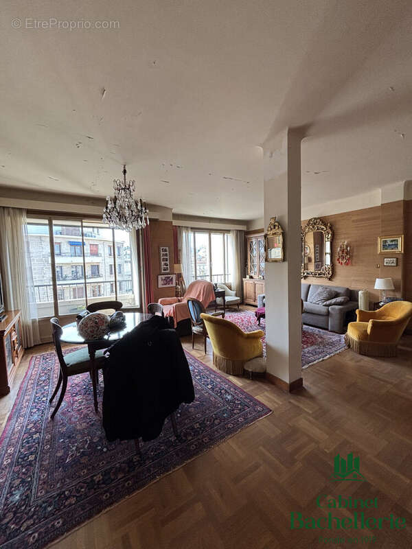 Appartement à MARSEILLE-6E