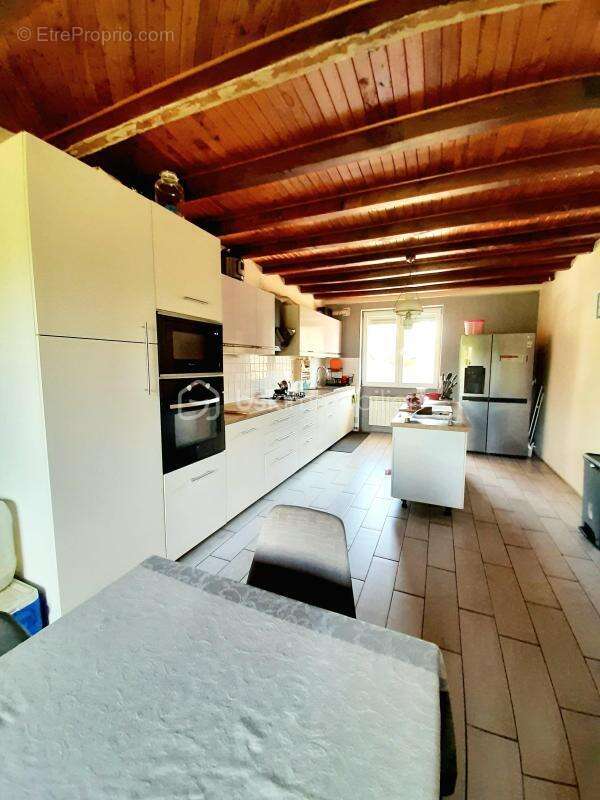 Maison à LA CHAPELLE-MONTBRANDEIX