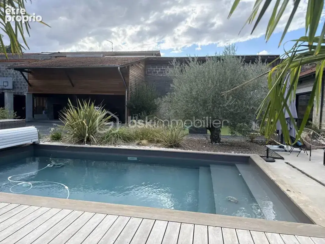 Hypercentre roanne 42300 - loft d’exception de 200 m² avec piscine - dpe a - terrain et garage - photo 17