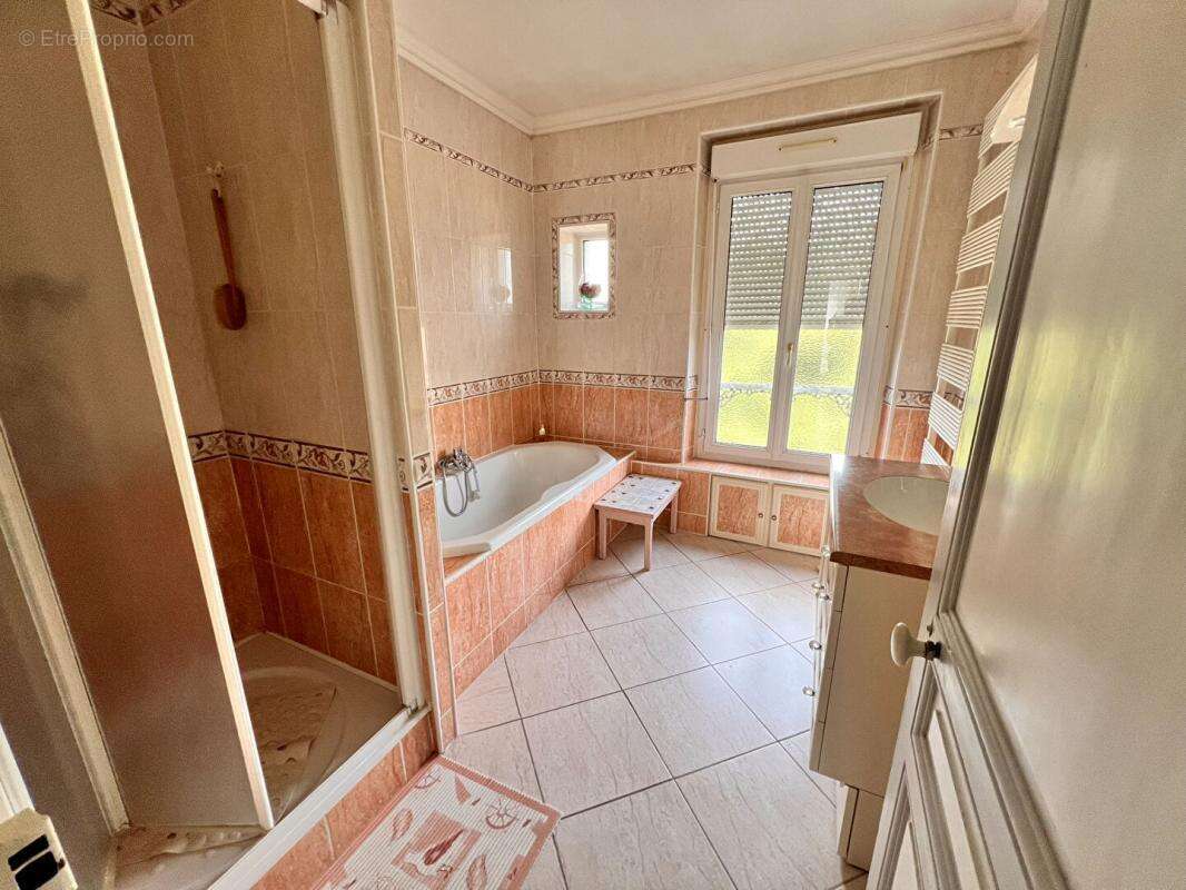 78200 MANTES LA JOLIE, Maison 7 pièce(s) 130 m2, 4 chambres, jardin clos de murs, sous-sol total - photo 10