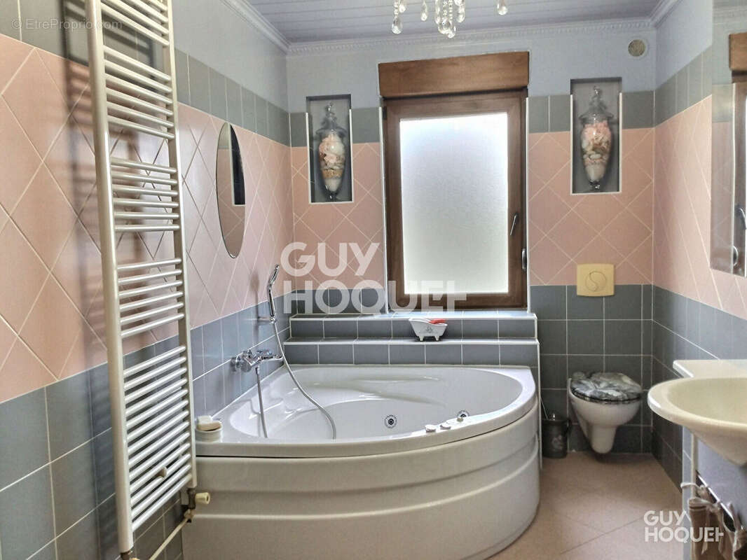 Maison à LES MUREAUX