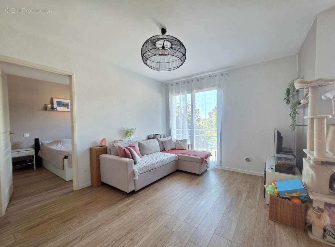 Appartement T2 46m² entièrement rénové, avec parking privatif, à 5min à pied du centre-ville - photo 3