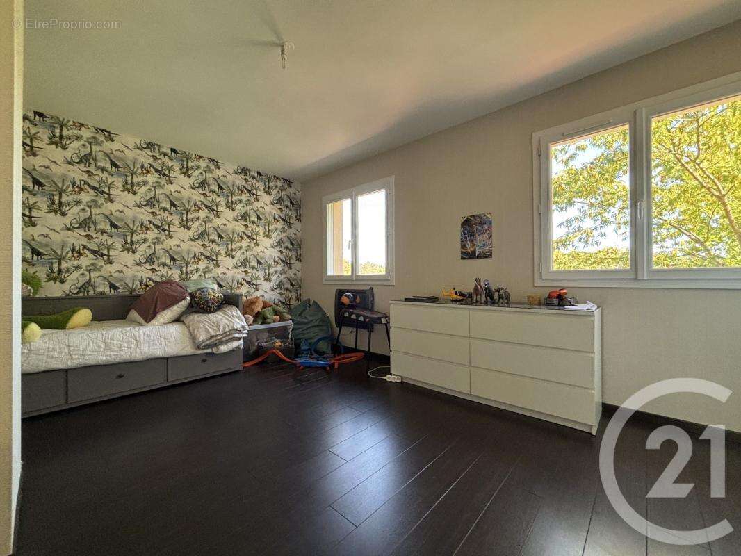 Maison à CHAILLAC-SUR-VIENNE