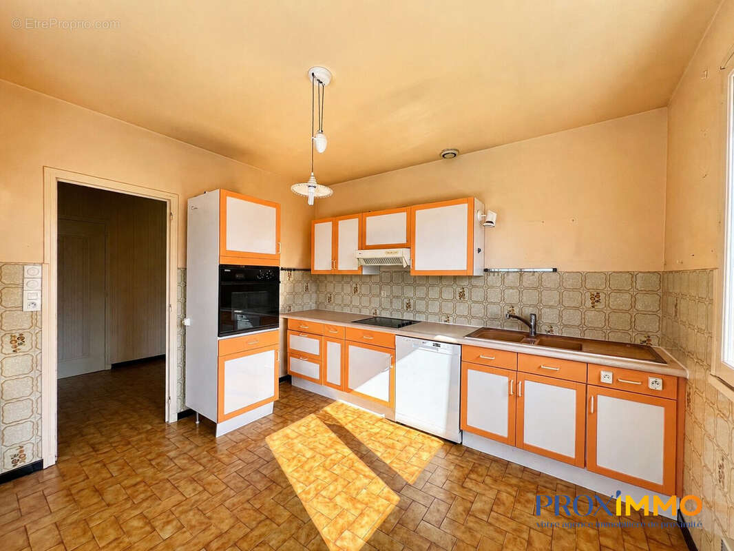 Maison 145 m² à Saint-Etienne-De-Crossey  - photo 8