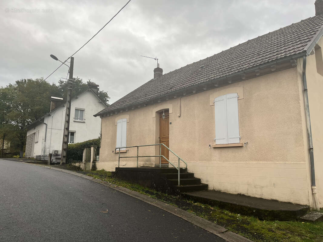 Maison à YDES