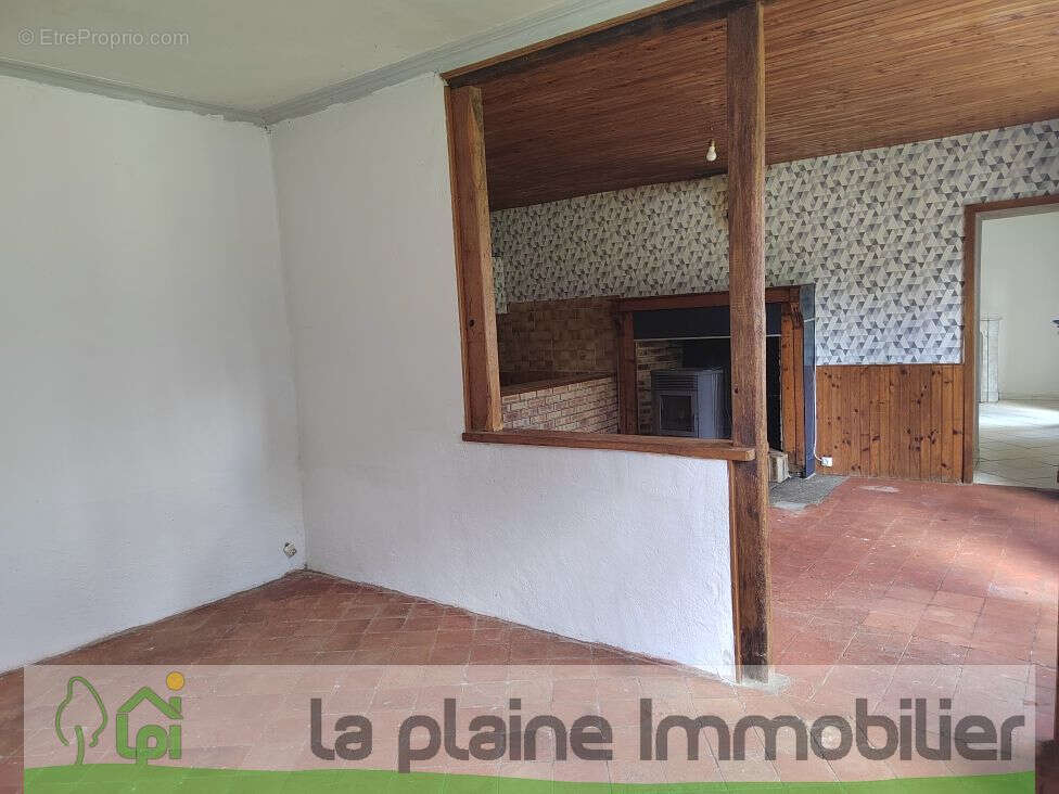 Maison de campagne avec dépendances à rénover à Lignières Orgères - photo 4