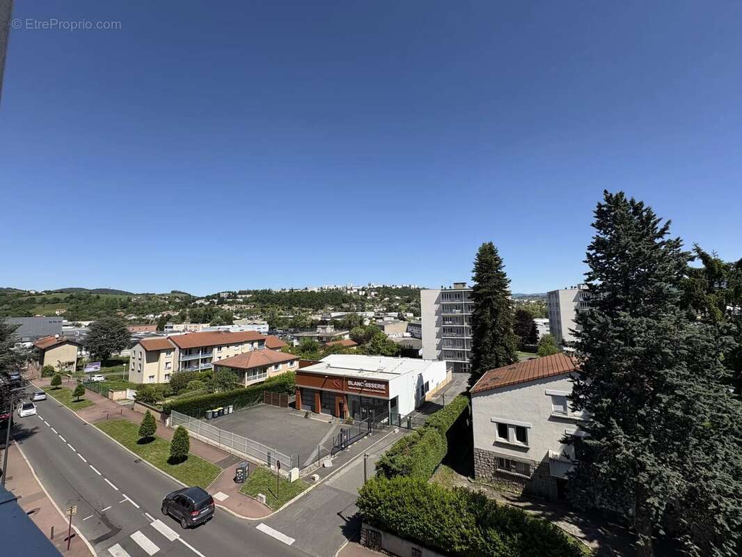 Appartement à SAINT-PRIEST-EN-JAREZ