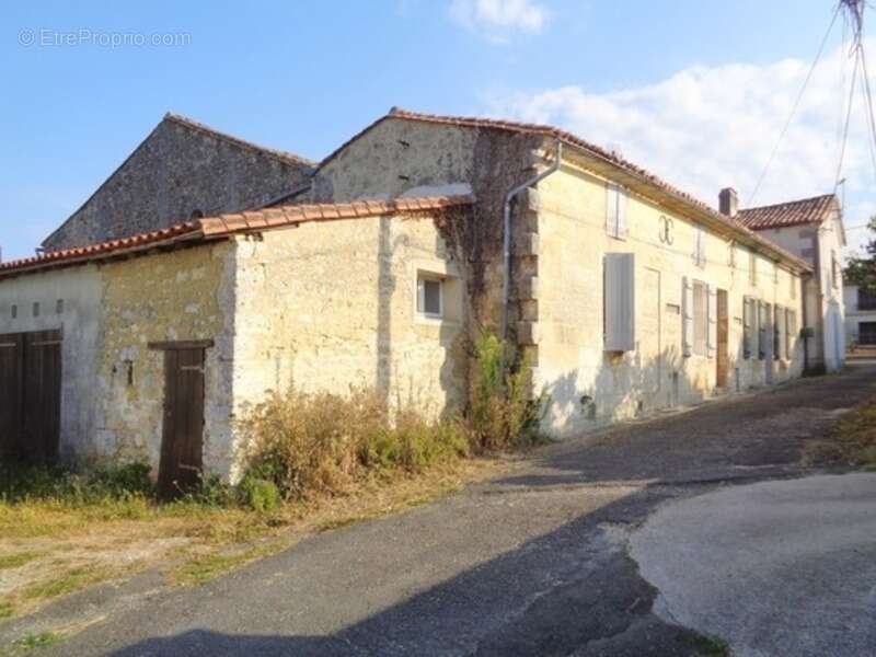 Maison à GARAT