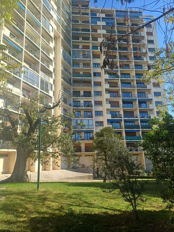 Photo 2 - Appartement à MARSEILLE-12E