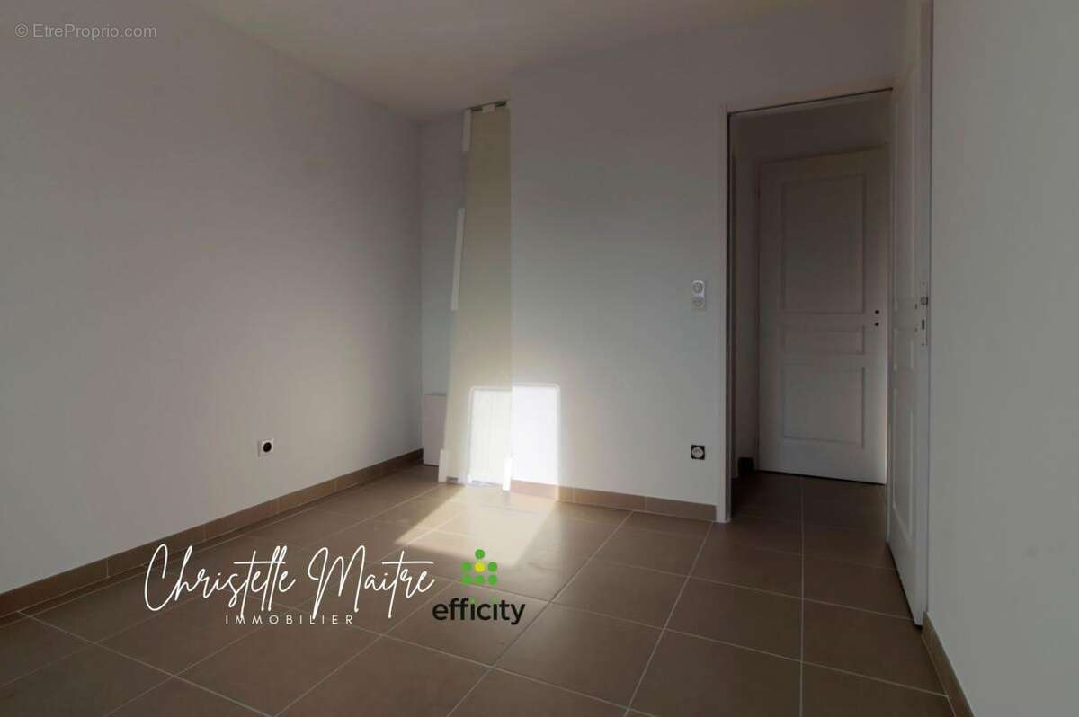 Maison 103 m² à Saint-Martin-De-Crau  - photo 7