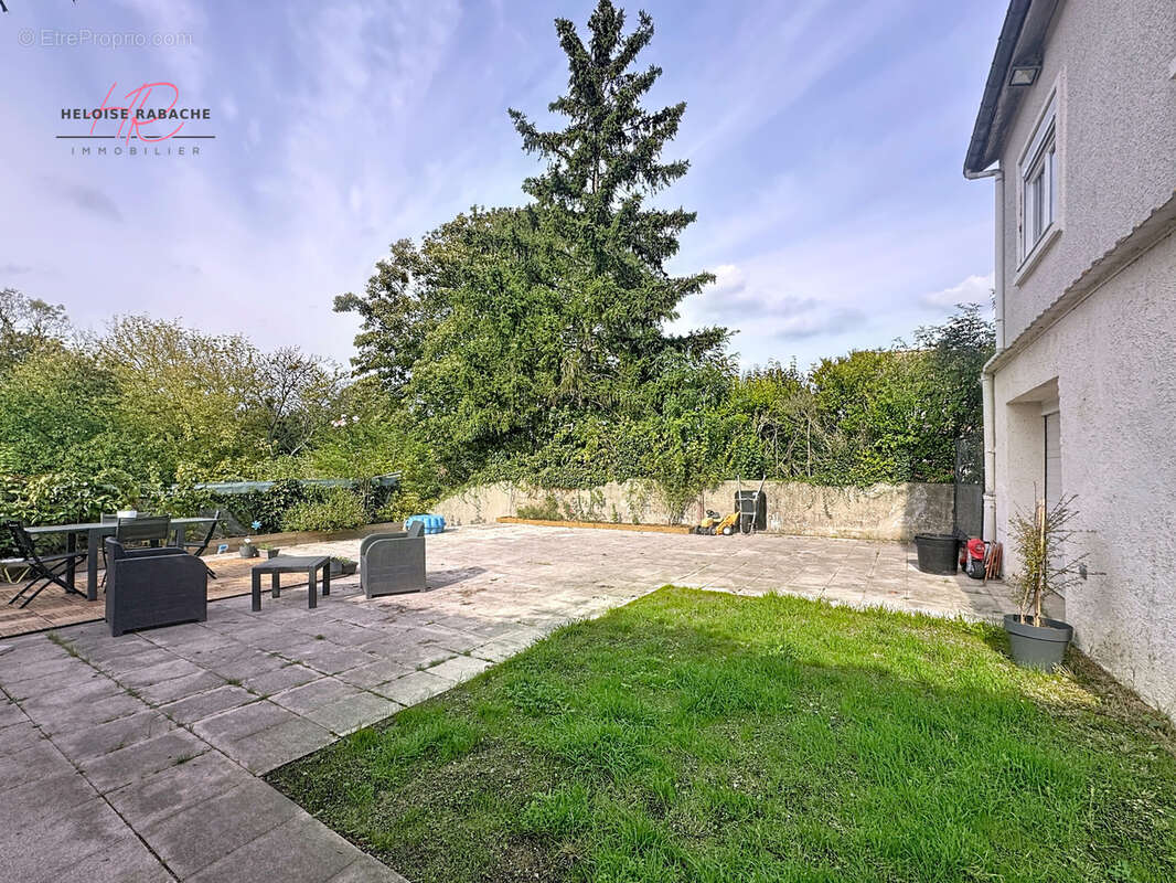 Maison à AUFFREVILLE-BRASSEUIL