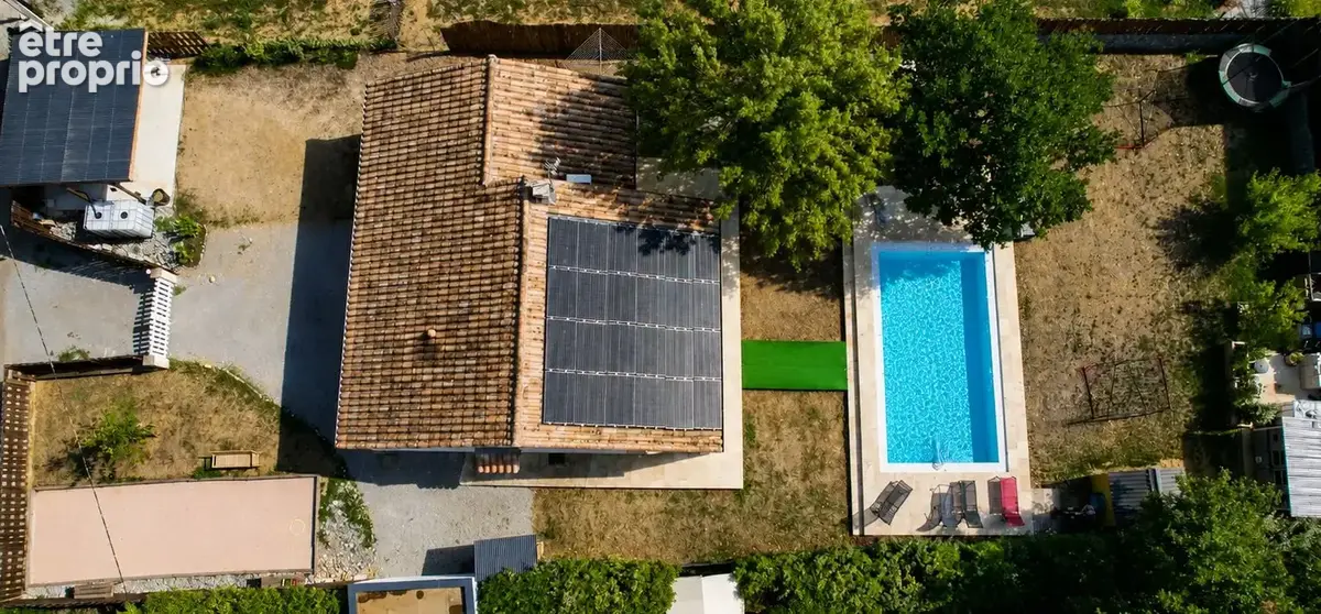 – Maison récente À Vendre avec piscine, photovoltaïque et terrain plat de 1 040 m² - photo 16
