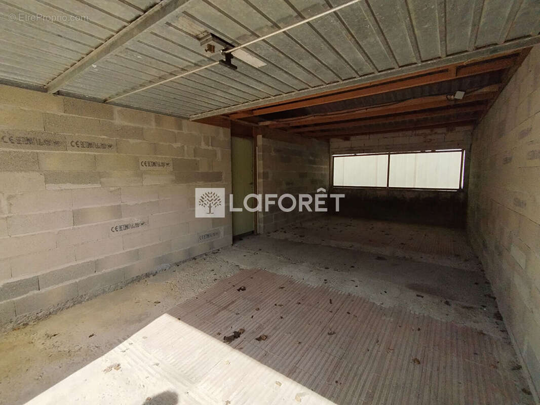Maison avec 15 Garages Rentables + Terrain Castelmayran - photo 4