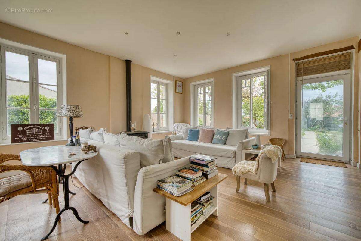 Maison à PORT-DES-BARQUES