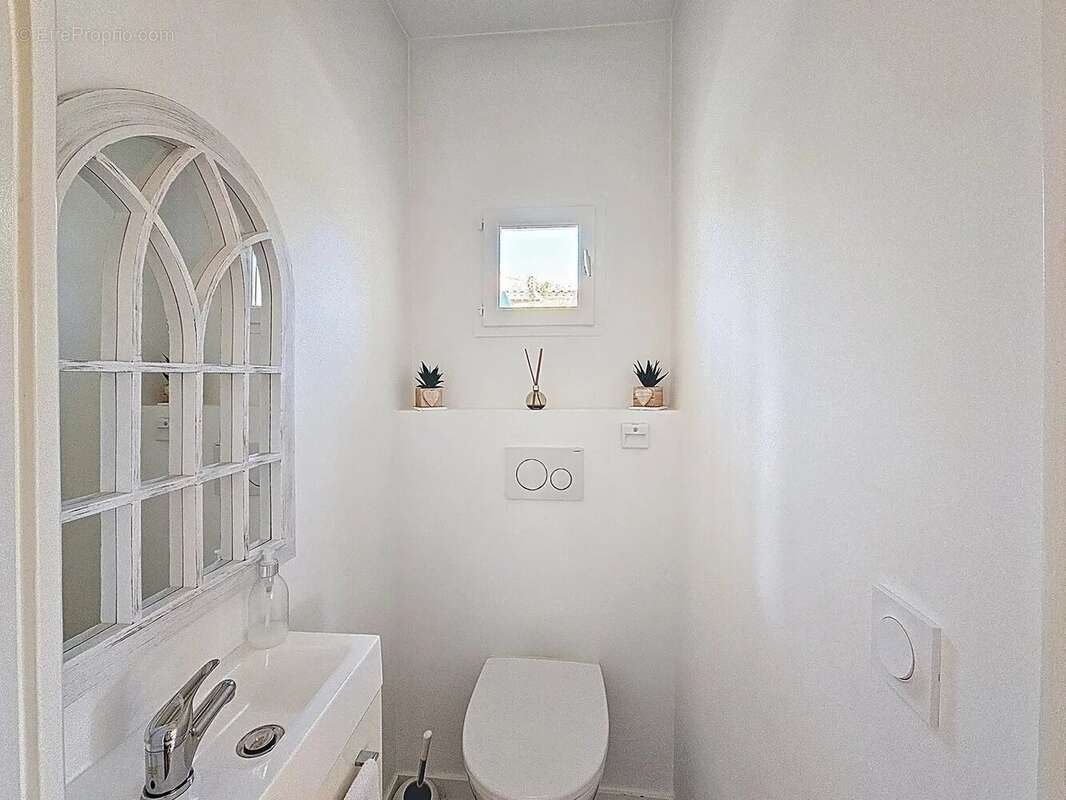 Maison à SAINT-LAURENT-DU-VAR