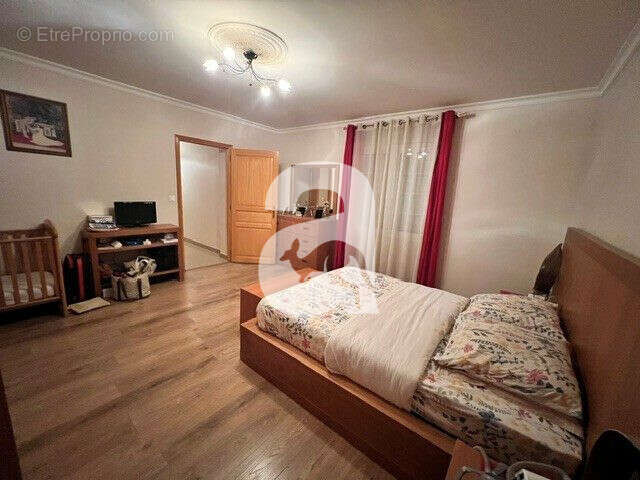 Maison 275 m² à Soissons  - photo 6