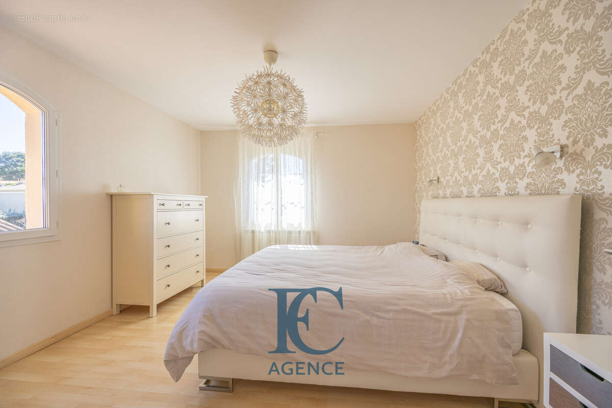 Maison à SAINT-CYR-SUR-MER