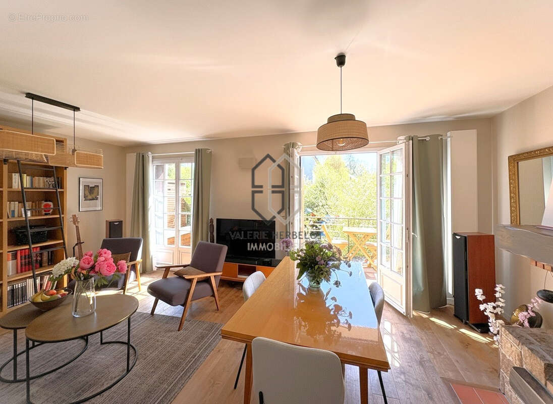 Maison à CHENNEVIERES-SUR-MARNE