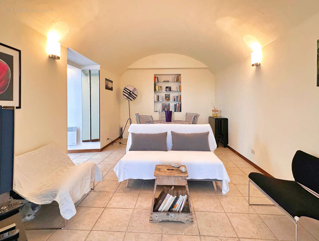MENTON   Garavan   Lumineux 3 pièces dans une villa historique avec piscine - photo 18