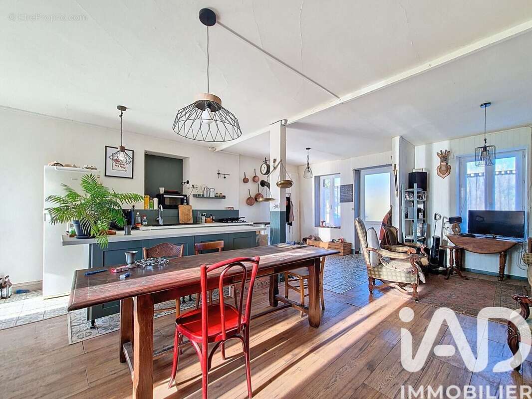 Maison 83 m² à Saint-Hilaire  - photo 3