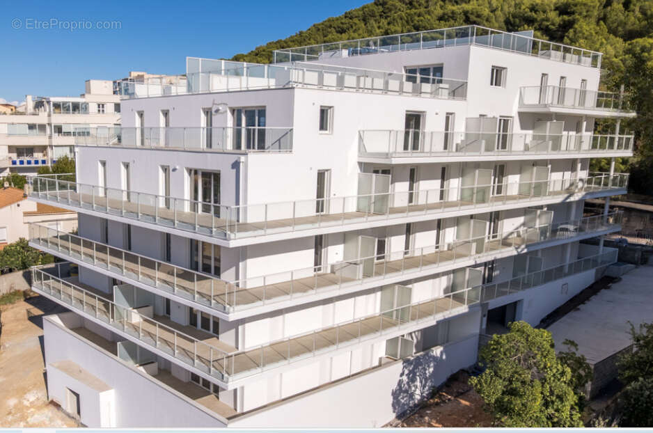 Sète - Face au Bassin de Thau : T4 traversant avec 62 m² de terrasse - photo 9