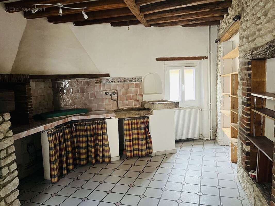 Maison à AILLANT-SUR-THOLON