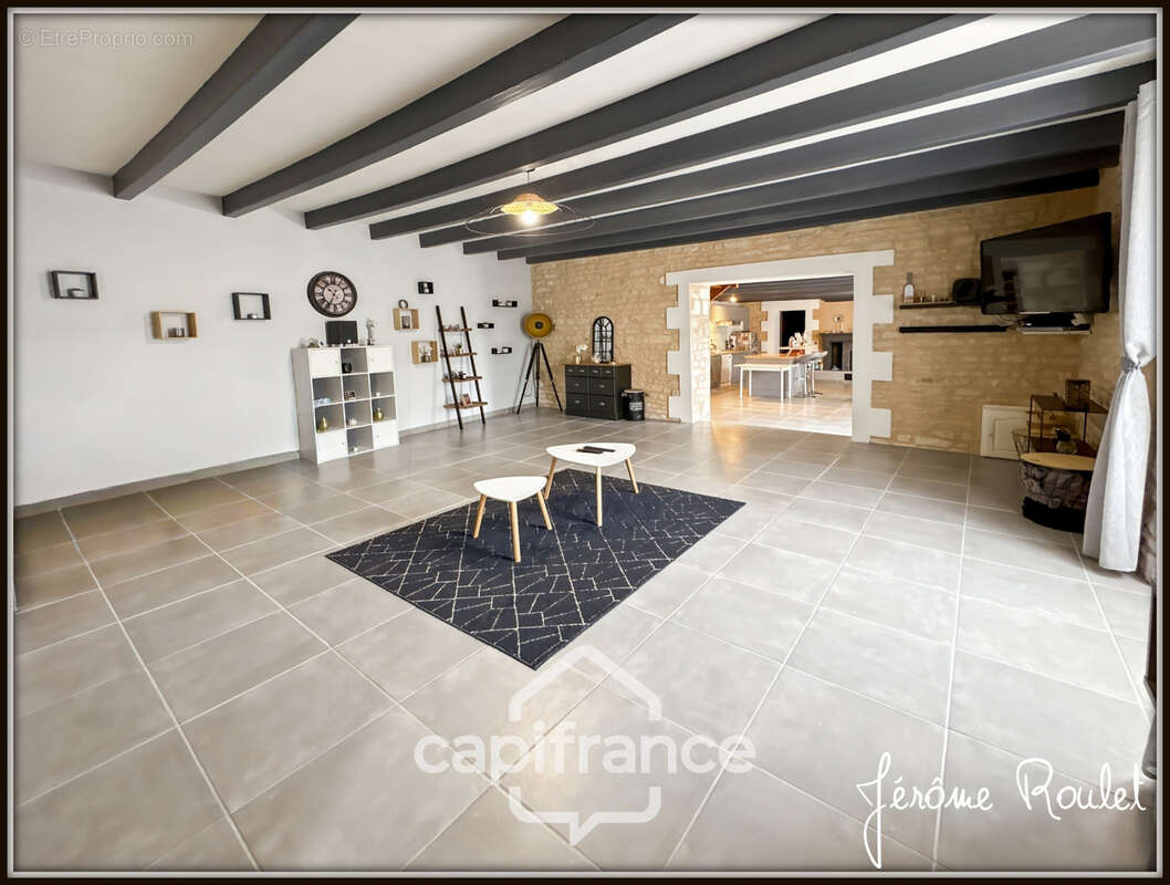 Maison en pierre à vendre 6 pièces 4 chambres + studio indépendant sur terrain 3 260 m² avec dépendances Champigny-En-Rochereau  - photo 23