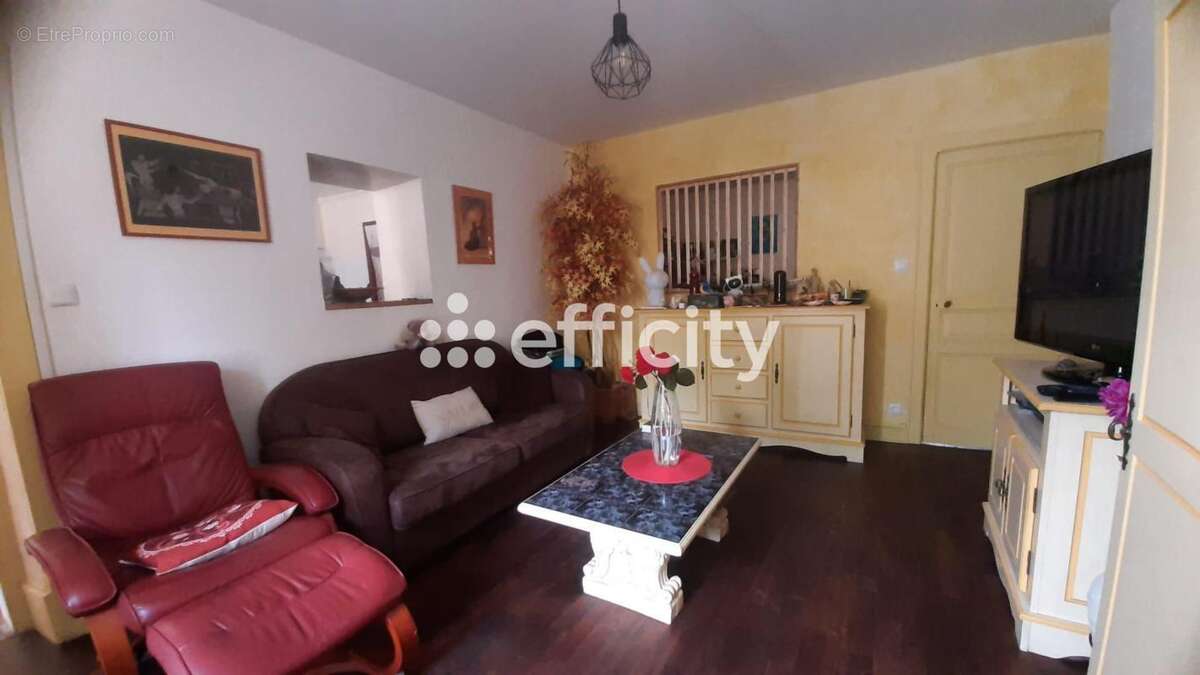 Maison à CHAILLAC-SUR-VIENNE