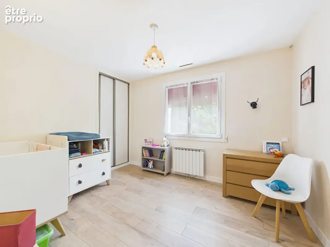 Maison familiale de 142 m² avec piscine et sous-sol - photo 7
