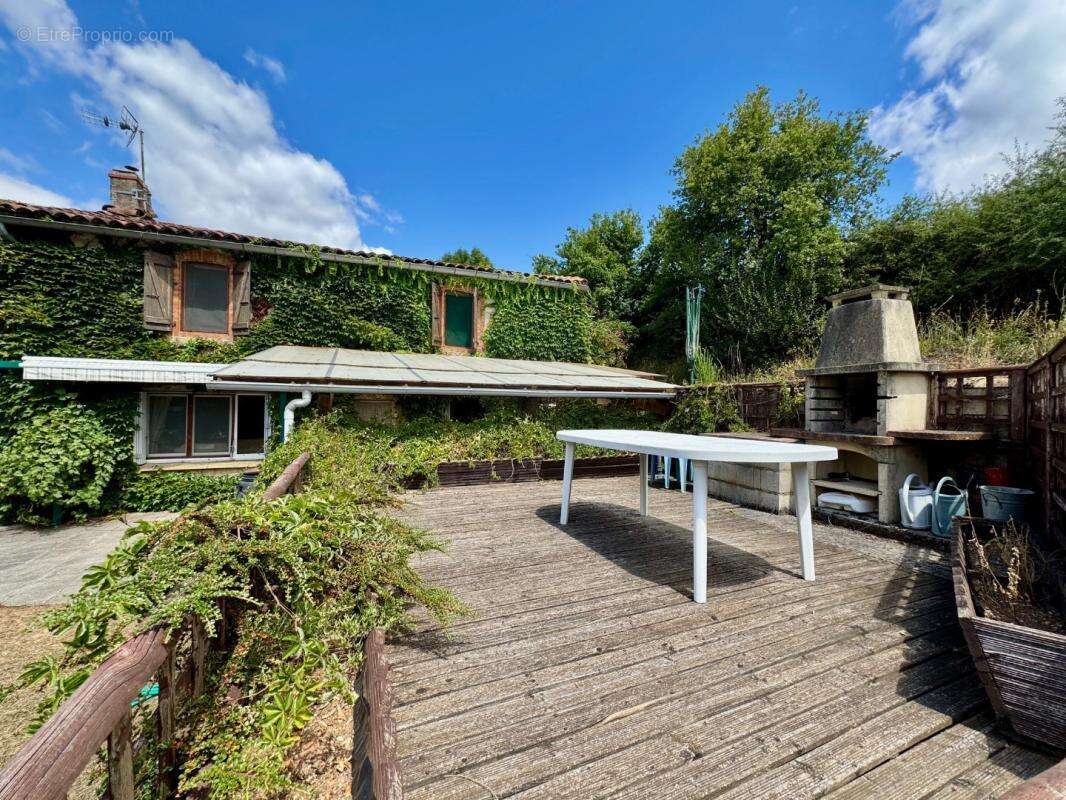 Maison 6 pièces / 159 m² / 315 000 EUR / SAINT-ANTONIN-DE-LACALM - photo 3